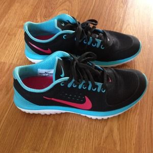 Nike Women's FitSole (7.5)