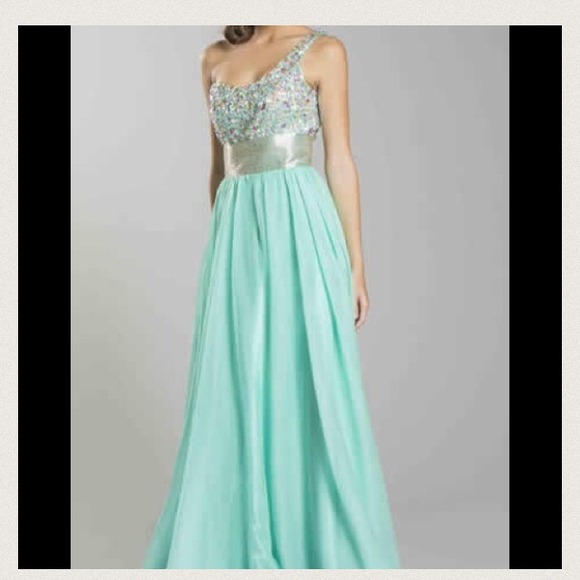 Dresses & Skirts - ⚡️⚡️Gorgeous new prom gown mint one shoulder