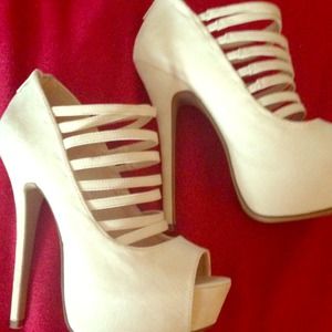 💛💛GORGEOUS BEIGE MULTI STRAP PUMPS💛💛