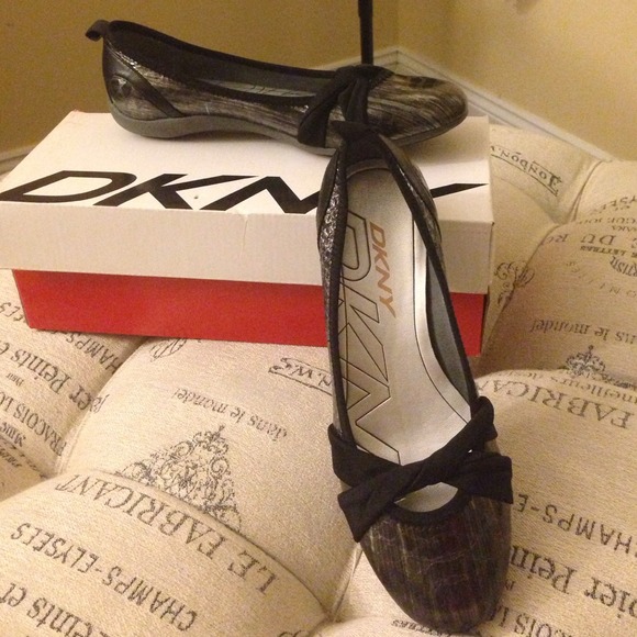 DKNY SHOES