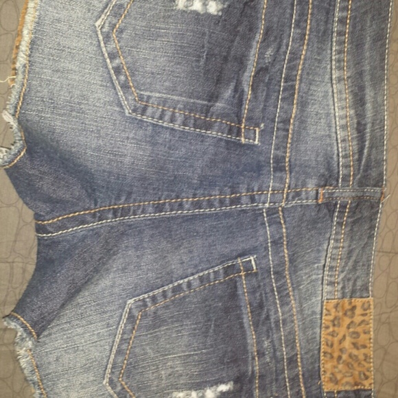 Cute leopard/denim nwot shorts - Picture 3 of 4