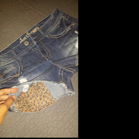 Cute leopard/denim nwot shorts - Picture 4 of 4