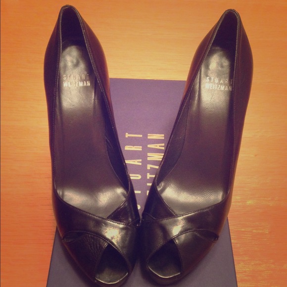 Peep toe pumps