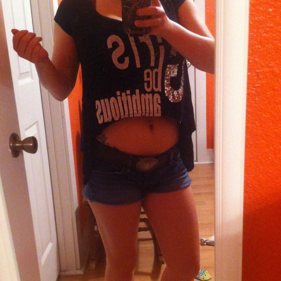 Small Buiyahkah "Girls be ambitious" crop top! - Picture 2 of 4