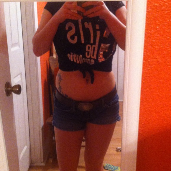 Small Buiyahkah "Girls be ambitious" crop top! - Picture 3 of 4