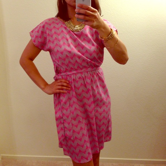 SOLD in bundle - Pink & grey chevron print dress!