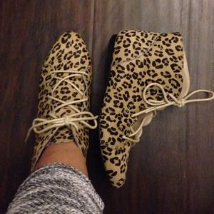 UO Deena & Ozzy leopard booties