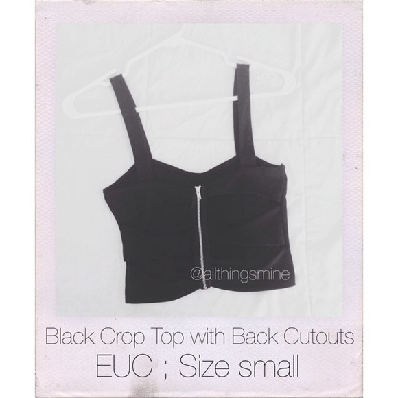 ❌ SOLD ❌ Cutout Back Cropped Top