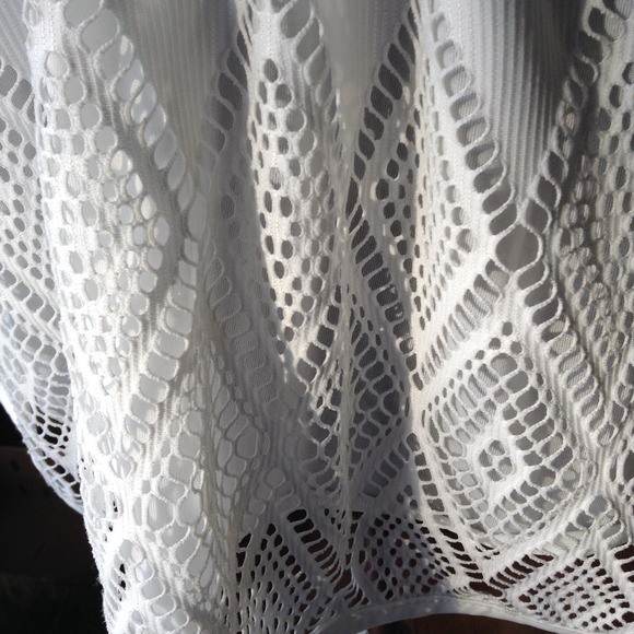 4X HOST PICK! Lightweight lacy white summer top XS - Picture 3 of 4