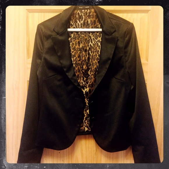 🔴SOLD IN BUNDLE🔴 Blazer w Leopard Print Interior