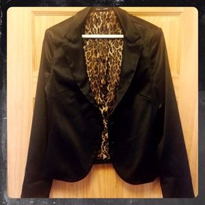 🔴SOLD IN BUNDLE🔴 Blazer w Leopard Print Interior