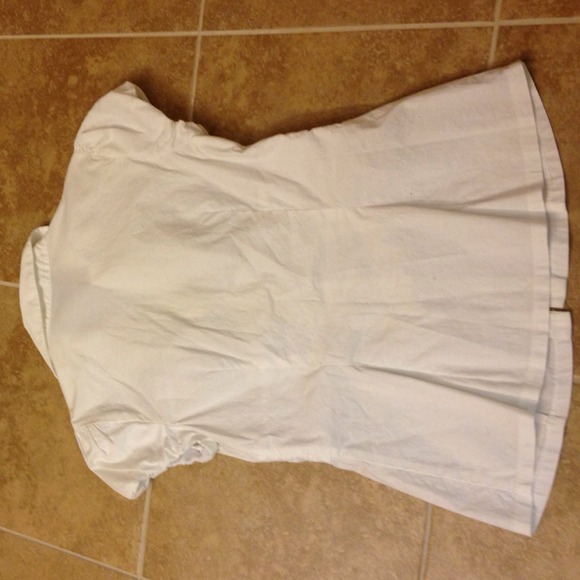 SOLD White collared button down top - Picture 2 of 2