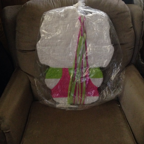 SOLD Hello kitty piñata - Picture 2 of 2