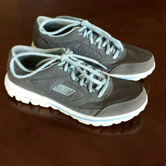 Ladies Skechers tennis shoes