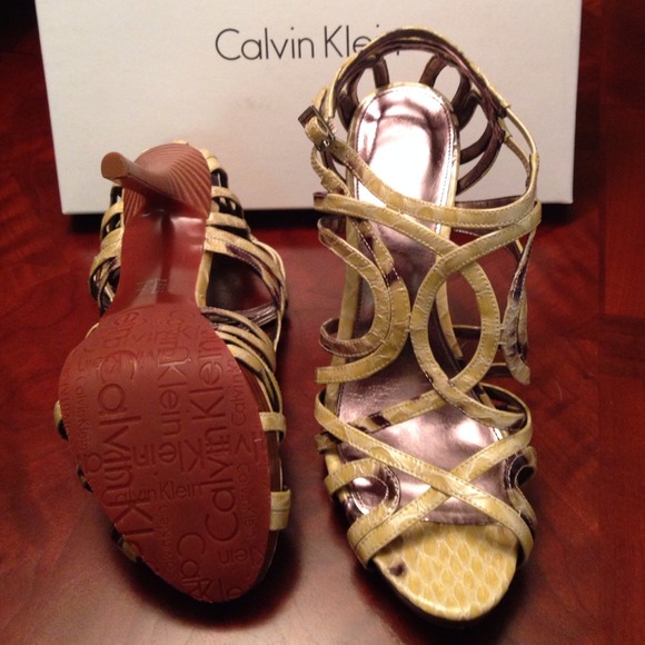 Calvin Klein Boa-  Patent leather! High Heels. - Picture 2 of 4