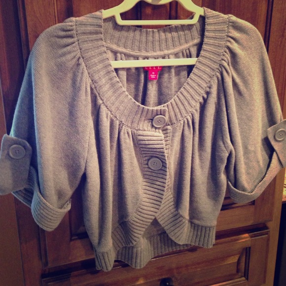 Adorable cropped sweater!