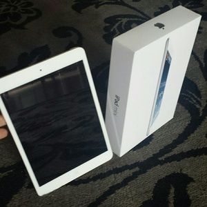 IPAD mini bundle MINT CONDITION