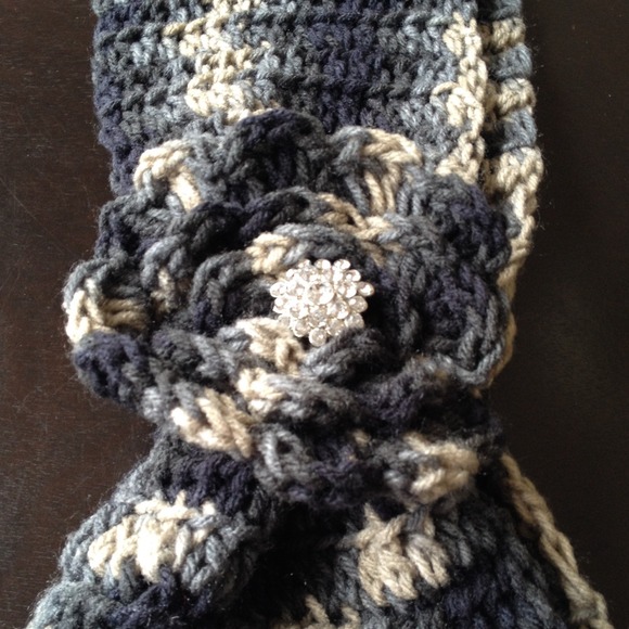 Hand knit blue/gray/cream scarf w/ flower/jewel! - Picture 6 of 8