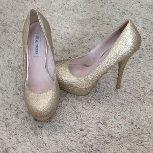 Glittery heels, perfect for the night out!