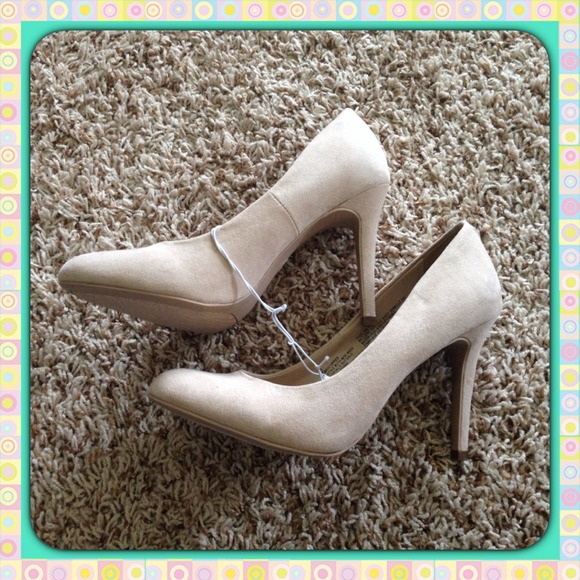 Taupe faux suede heels - Picture 2 of 3