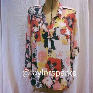 Shear big flower pint with gold detail!