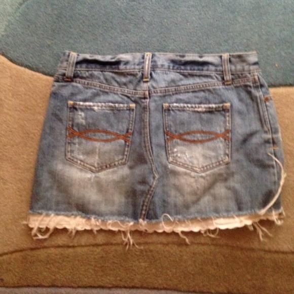 Slightly used jean skirt - Picture 2 of 2