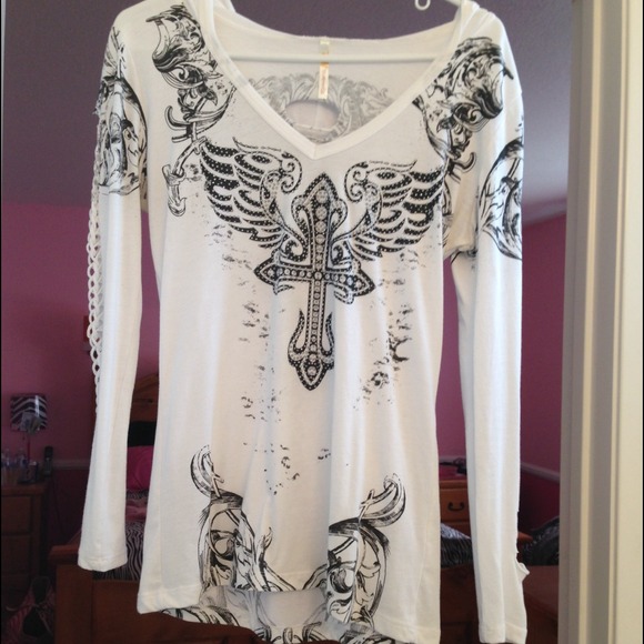 White long sleeve hooded shirt