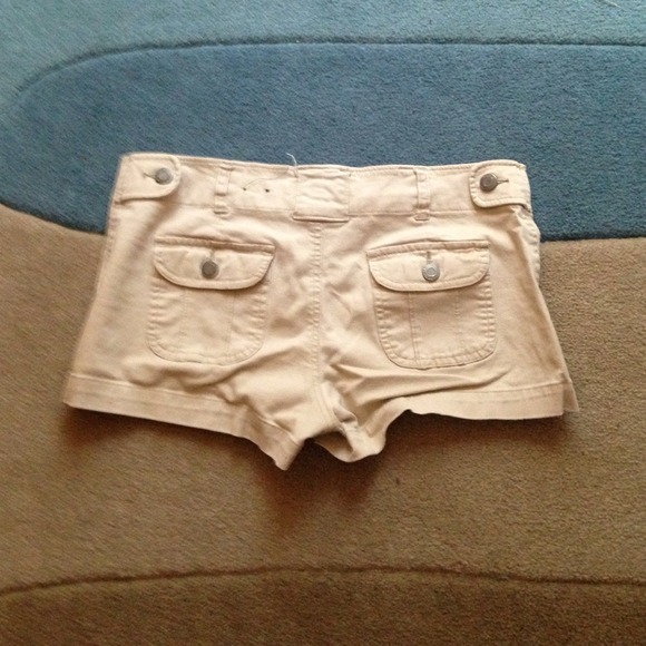 Khaki shorts - Picture 2 of 2