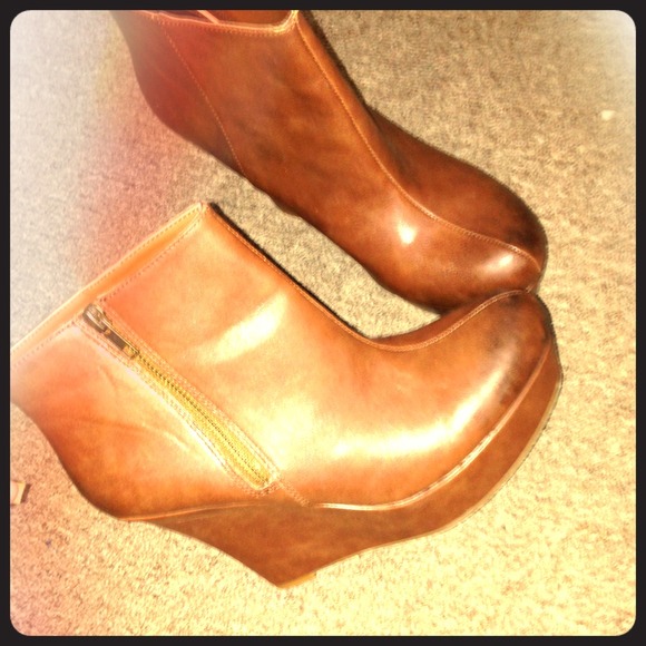 💥Brown Faux Leather Wedge Ankle Booties
