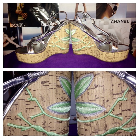 NEW: Earth girl platform heels w/ tree/leaf detail