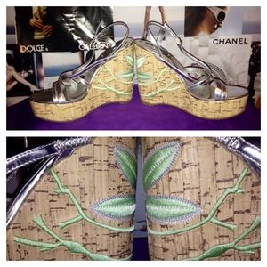 NEW: Earth girl platform heels w/ tree/leaf detail