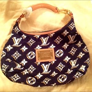 Authentic Louis Vuitton limited edition Bulles Bag