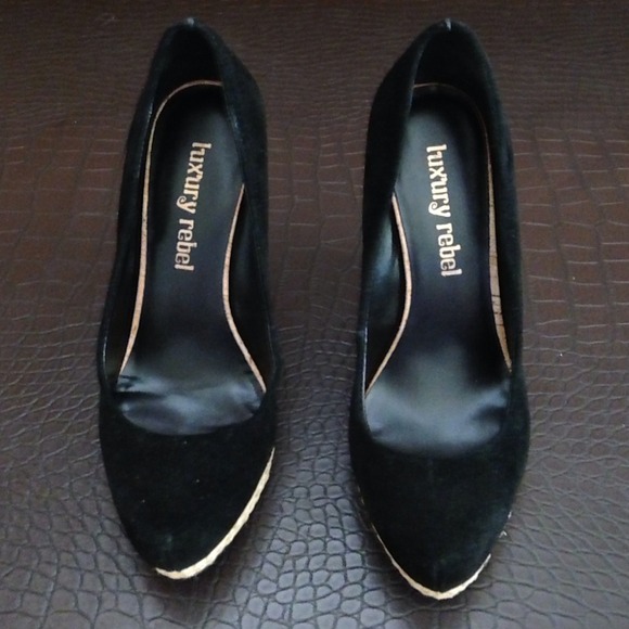 Wedge shoes