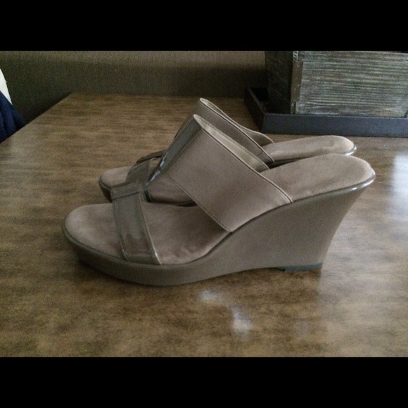 Sandals - Picture 2 of 3