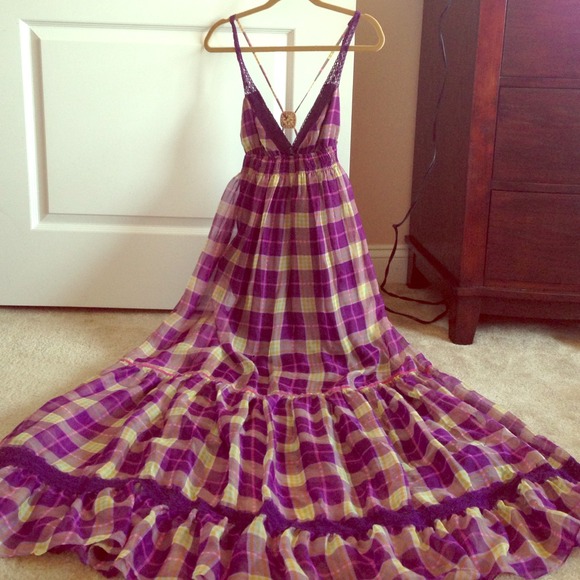 Perfect deep-V, low-back summer dress!