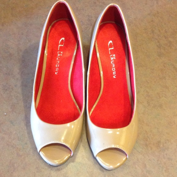Chinese laundry taupe leather wedge