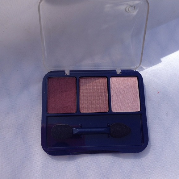 Eyeshadow trio
