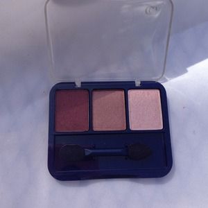 Eyeshadow trio