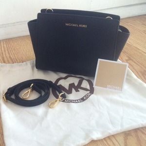Michael Kors Selma Messenger
