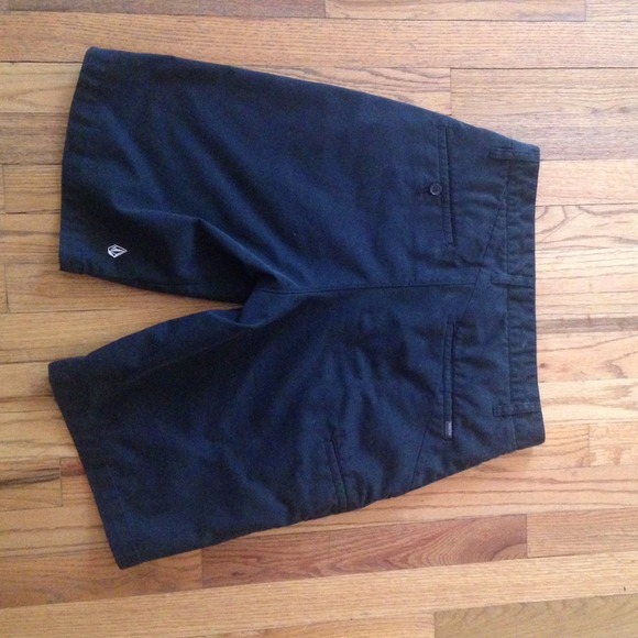 Men's Black Volcom shorts - Picture 3 of 3