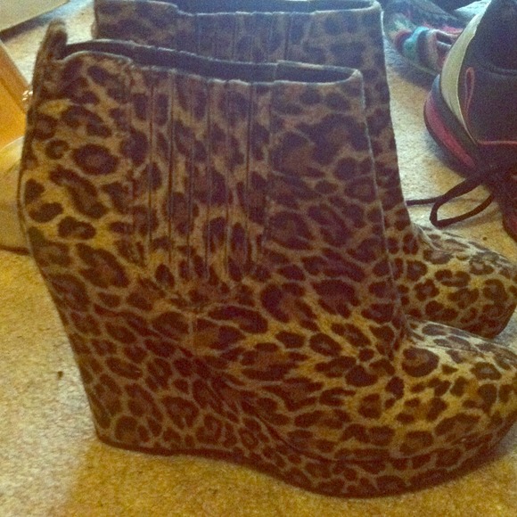 Mini boots