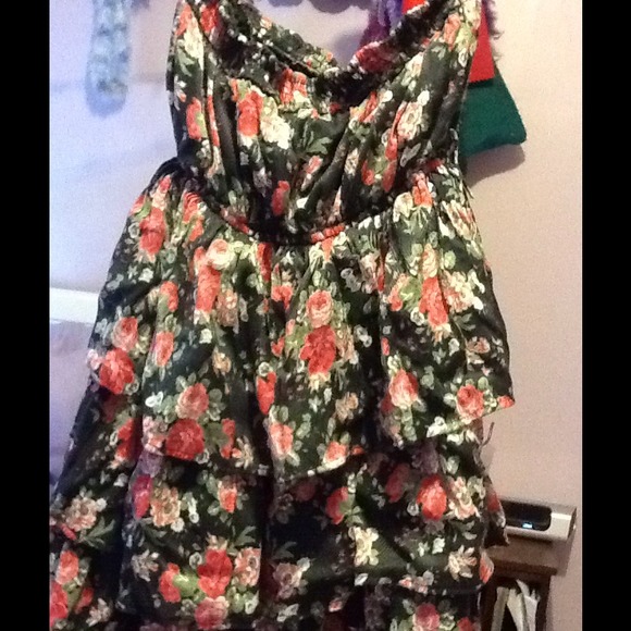 Strapless Frilly Dress - Picture 3 of 3