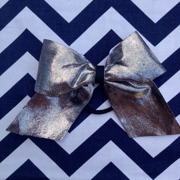 Accessories - Silver Metallic Bow For Bun