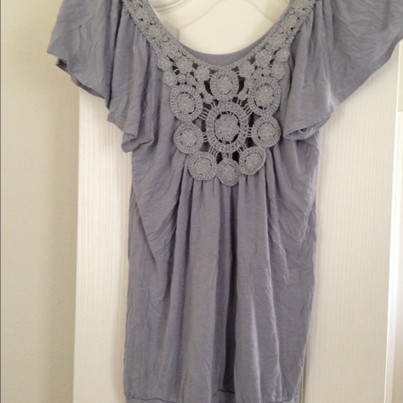 Gray top - Picture 2 of 3