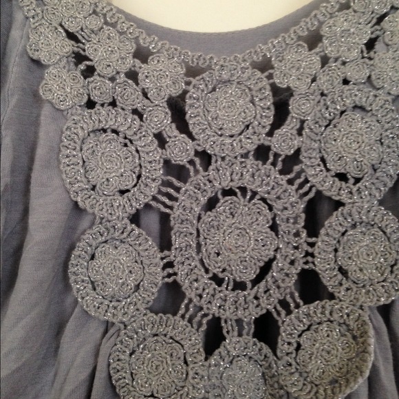Gray top - Picture 3 of 3
