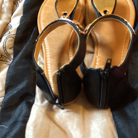 Sandals - Picture 4 of 4