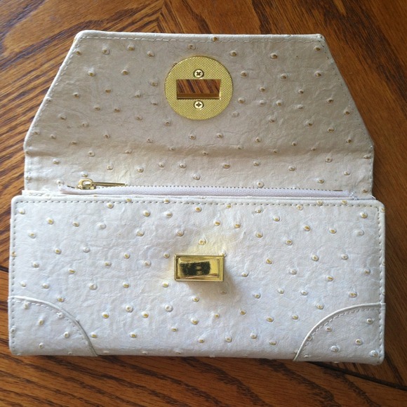 Cream wallet - Picture 2 of 3