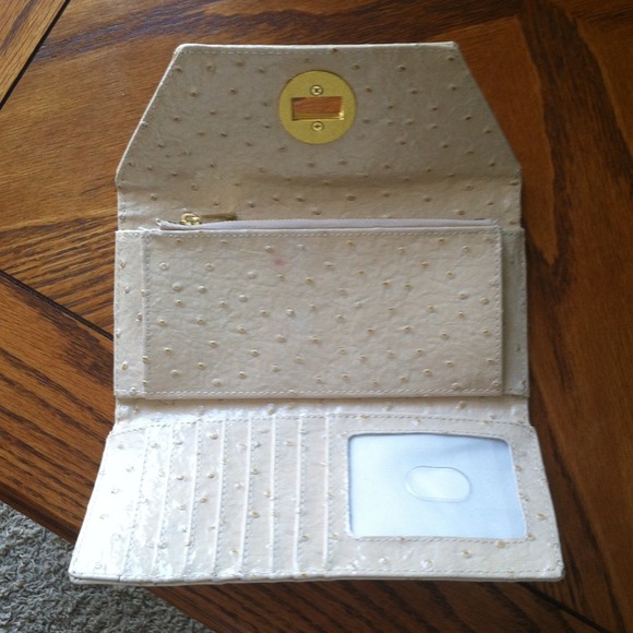 Cream wallet - Picture 3 of 3