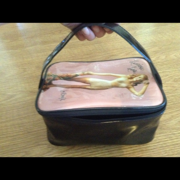benefit Makeup - ๐RARE-LUSCIOUS LANA MAKEUP BAG๐๐New listing!๐ benefit Makeup - ๐RARE-LUSCIOUS LANA MAKEUP BAG๐๐New listing!๐