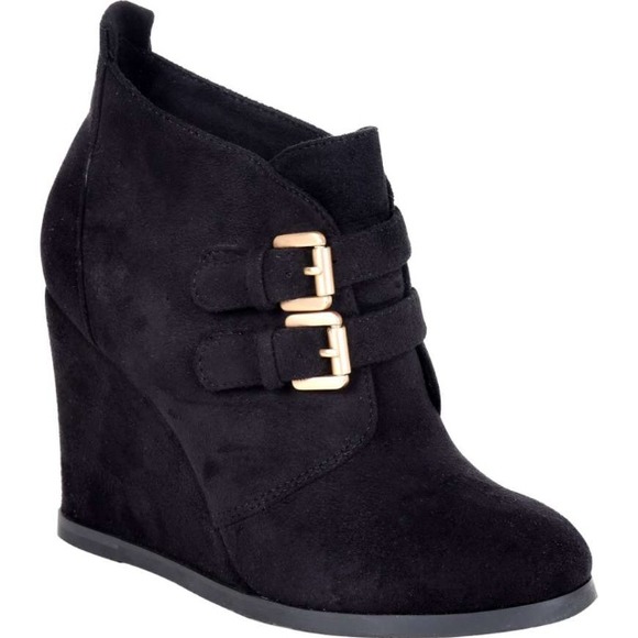 Wedge black boots